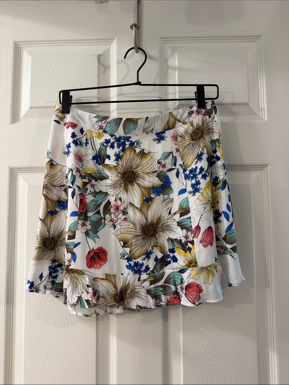 Dance & Marvel White Floral Ruffle Hem Mini Skirt